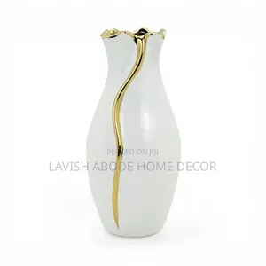 White Ceramic Flower Vase With Gold Details – Elegant Home Décor