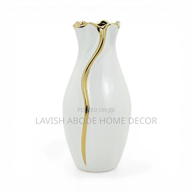 White Ceramic Flower Vase With Gold Details – Elegant Home Décor