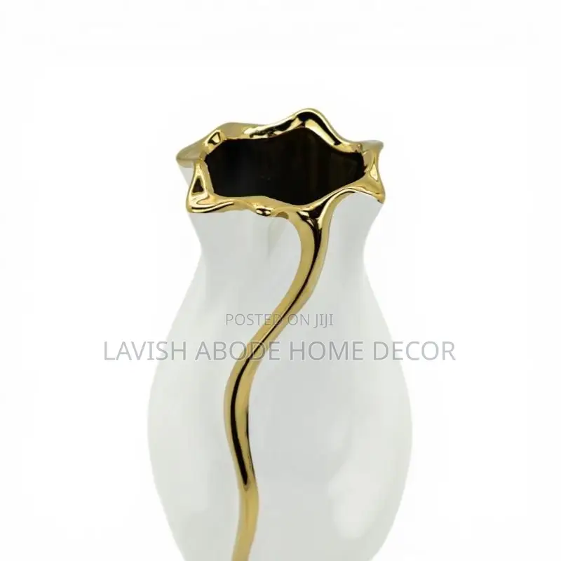 White Ceramic Flower Vase With Gold Details – Elegant Home Décor