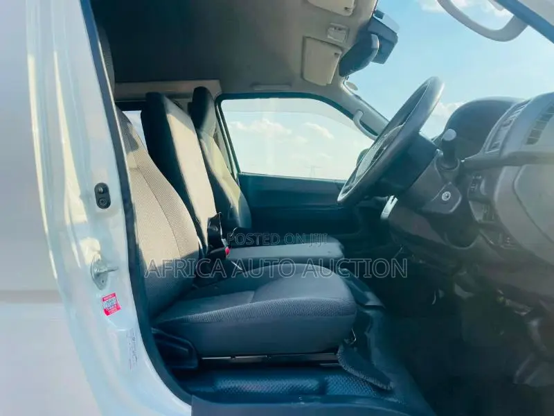 Toyota HiAce 2019