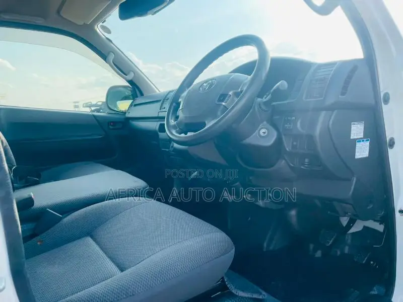 Toyota HiAce 2019