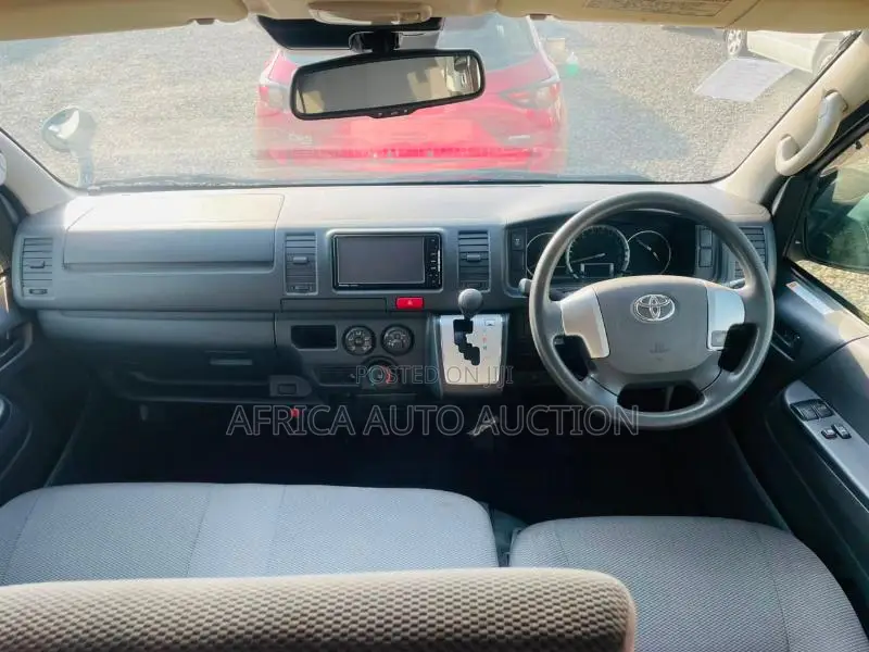 Toyota HiAce 2019