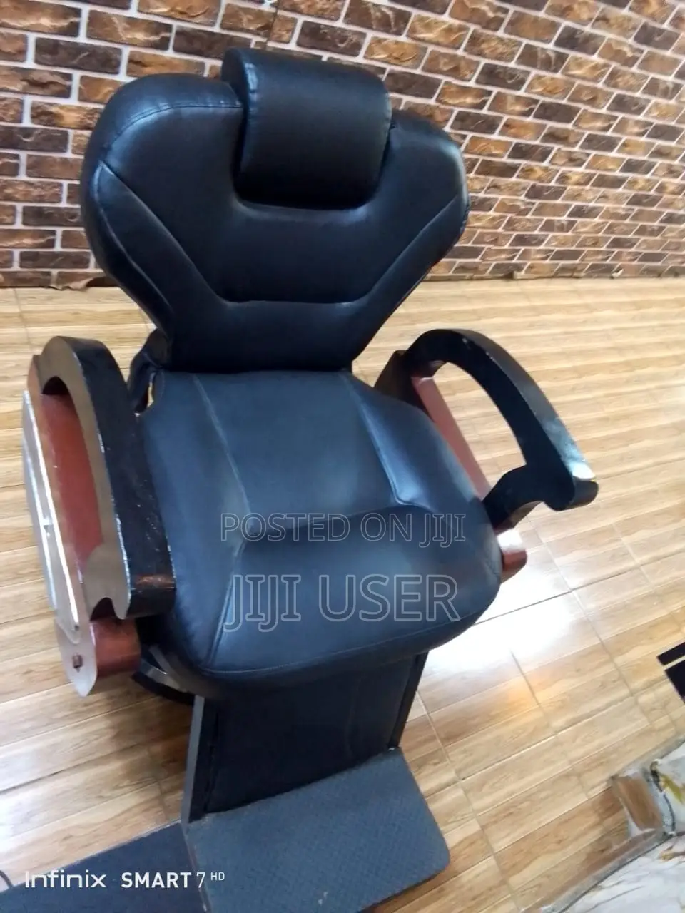 8 Premium Salon Barber Chairs (2 With Washbasins) Like-New – Thika