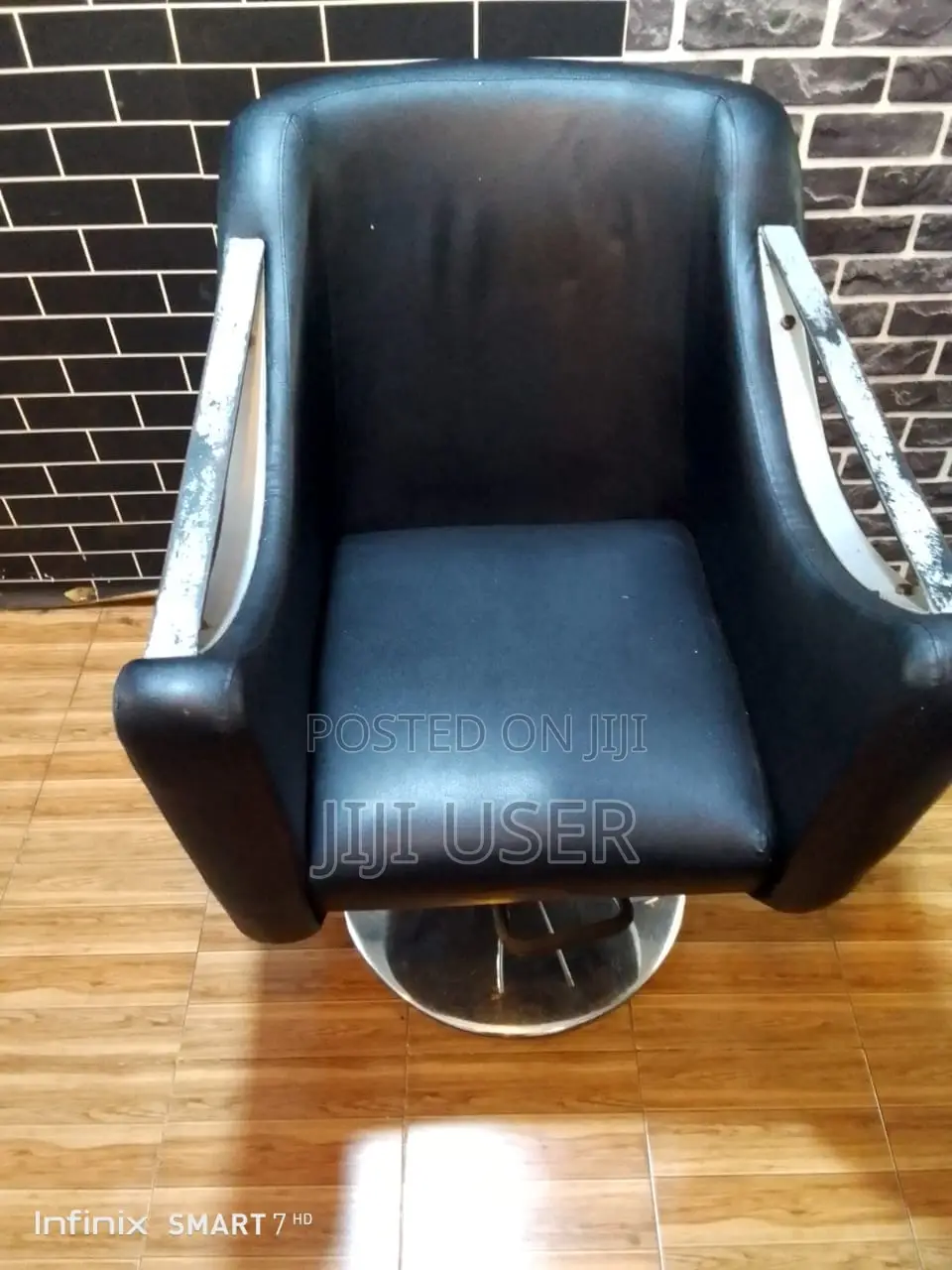8 Premium Salon Barber Chairs (2 With Washbasins) Like-New – Thika