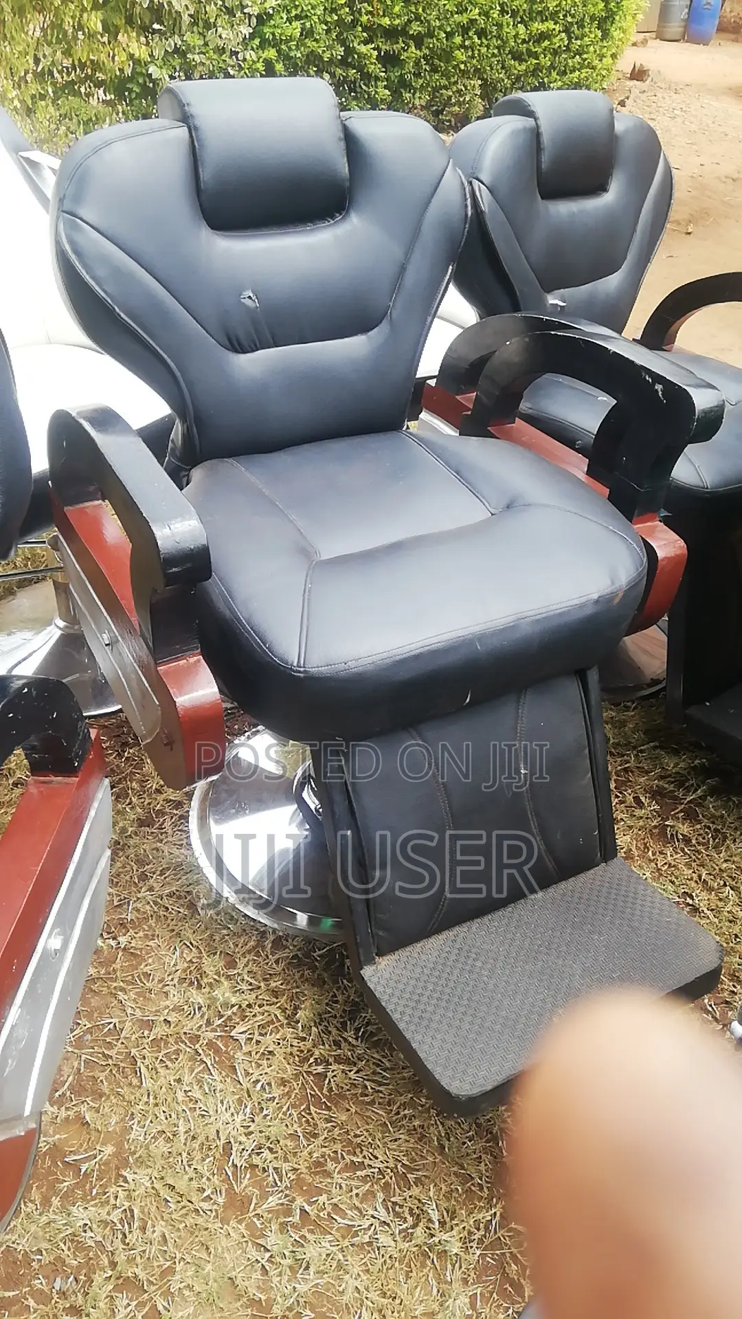 8 Premium Salon Barber Chairs (2 With Washbasins) Like-New – Thika