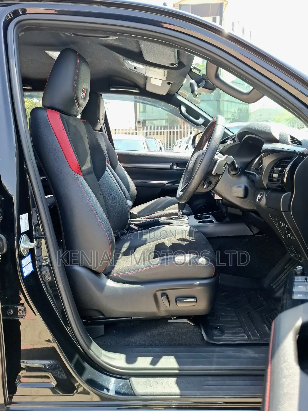 Toyota Hilux 2022 Black
