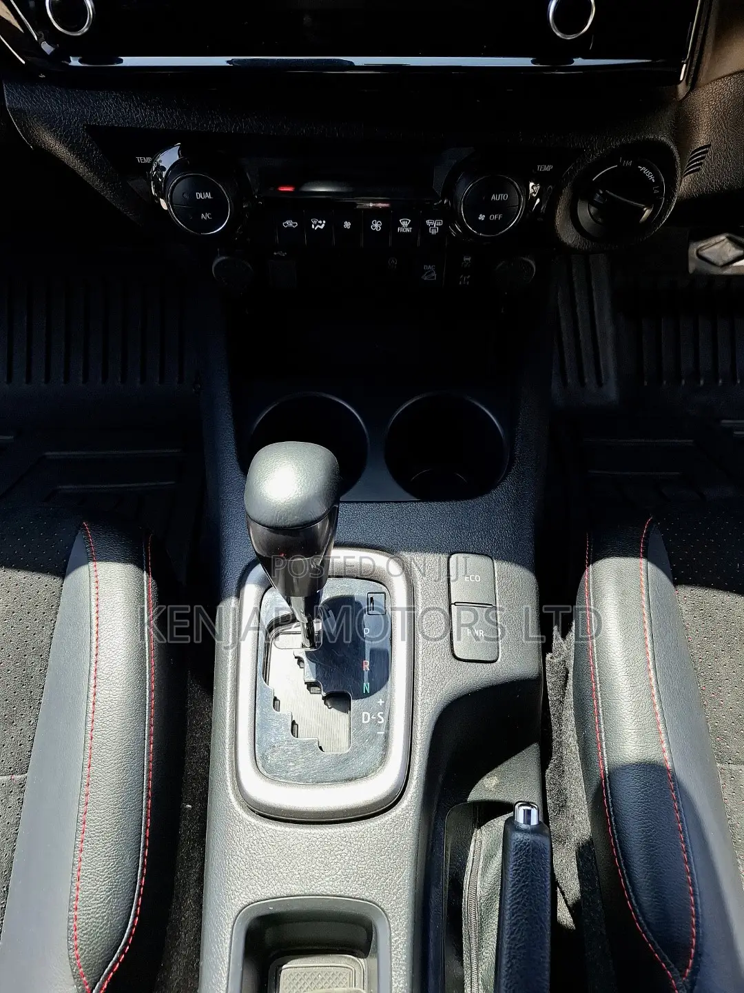 Toyota Hilux 2022 Black