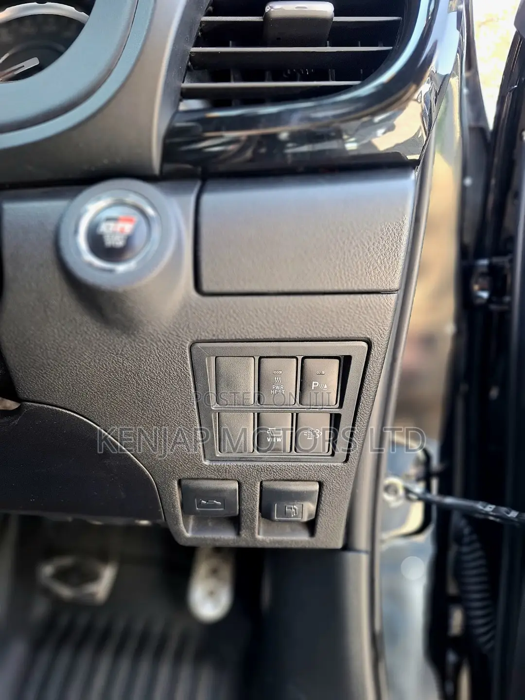Toyota Hilux 2022 Black