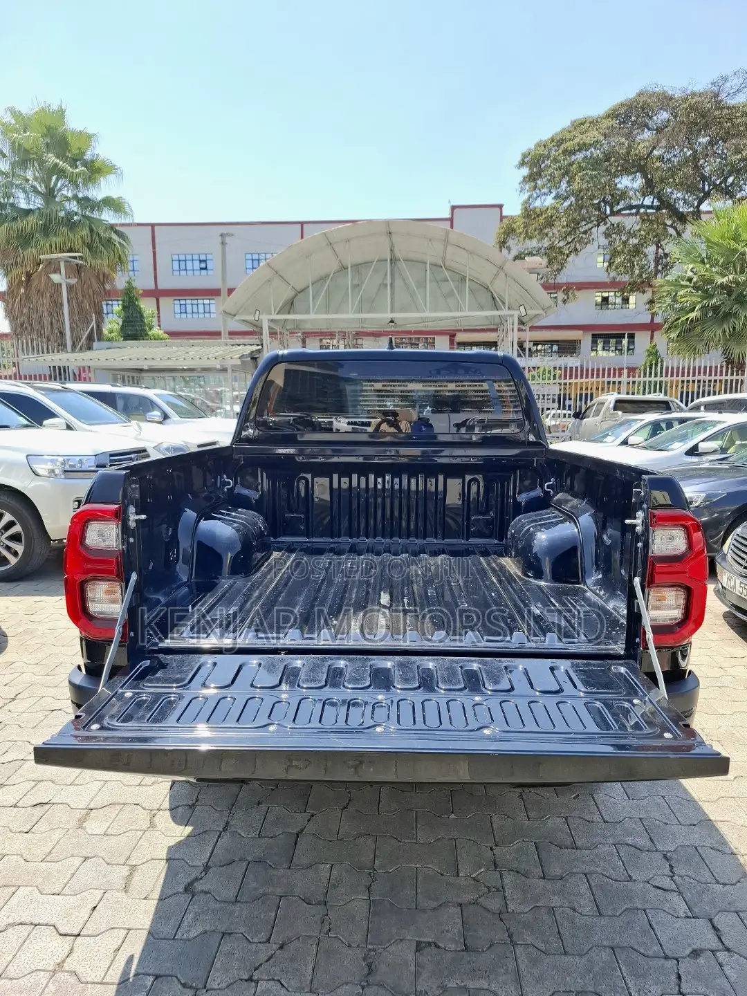 Toyota Hilux 2022 Black