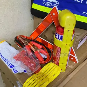 Emergency Safety Kit 5-in-1 – Foldable 2 Life Saver Warning Triangles