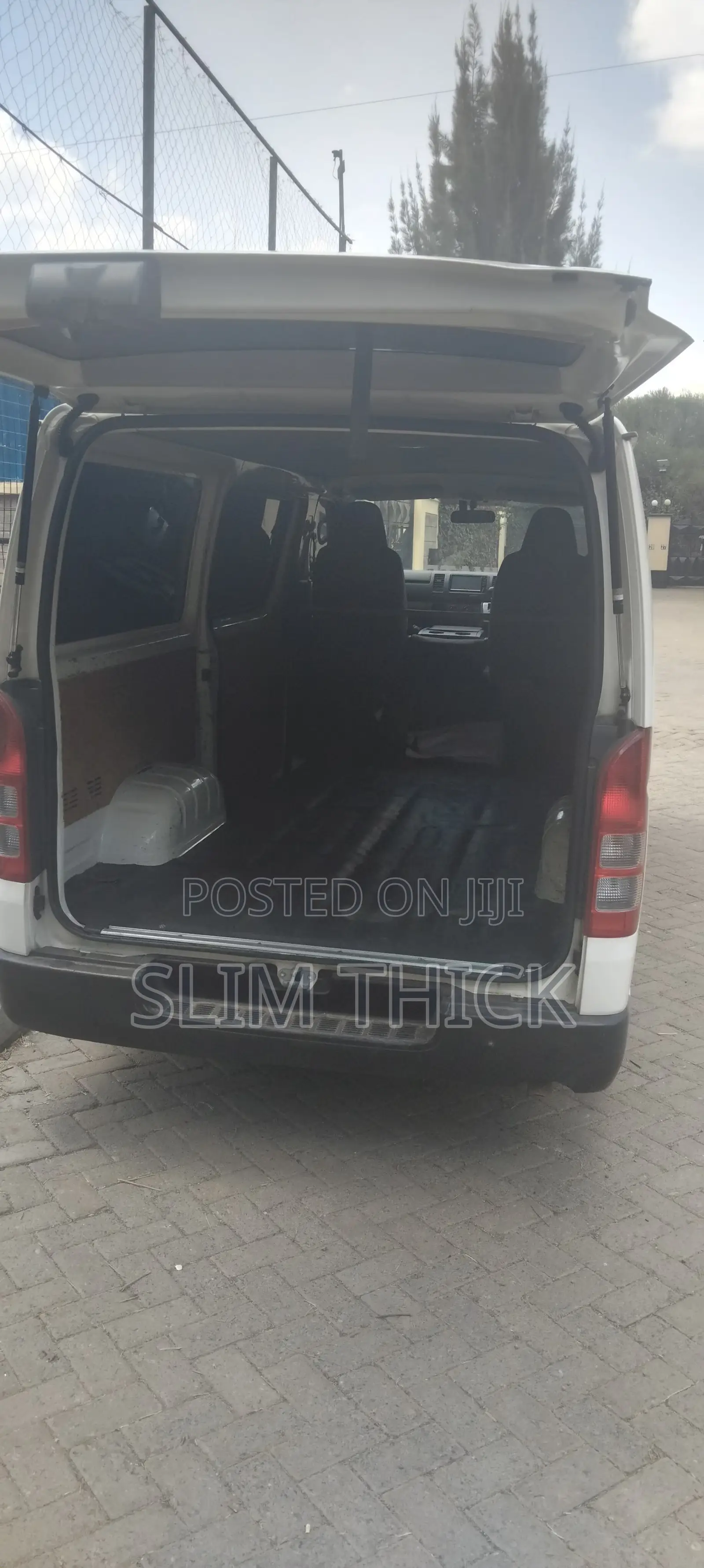 Toyota HiAce 2019 White