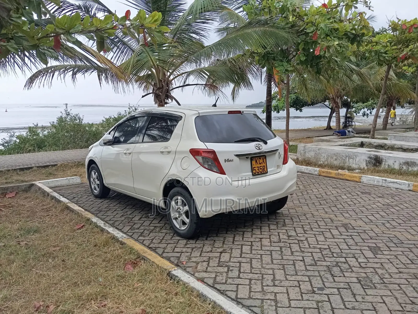 Toyota Vitz 2013 White