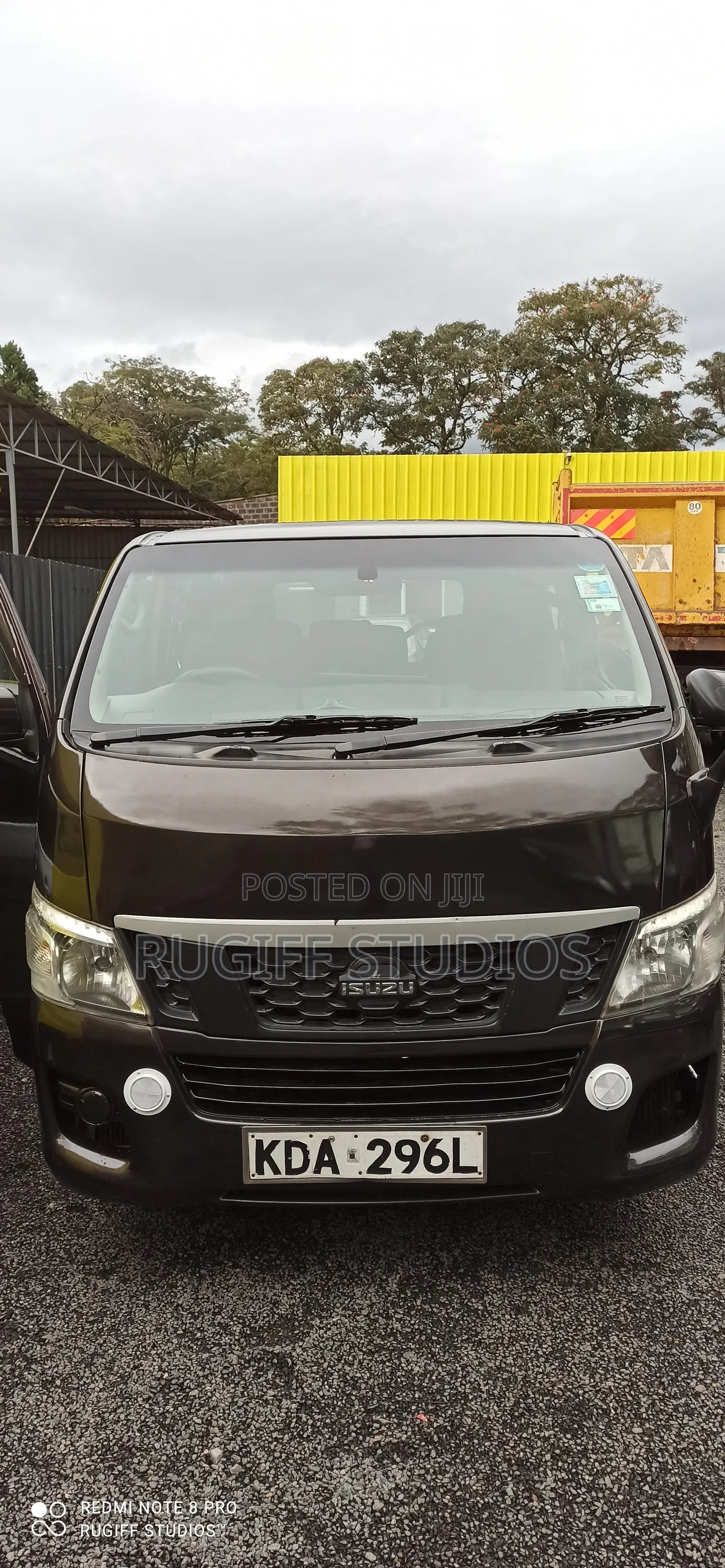 Isuzu Como 2013 Brown
