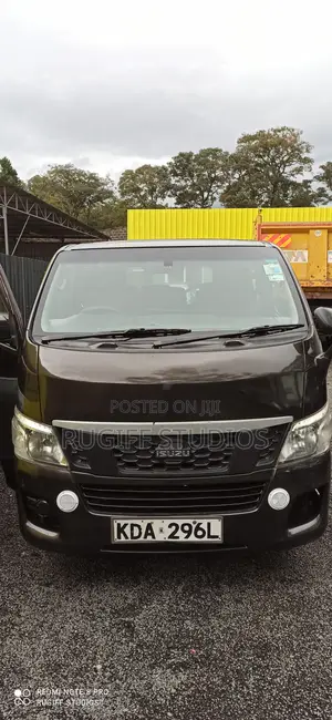 Isuzu Como 2013 Brown
