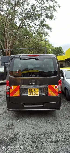 Isuzu Como 2013 Brown