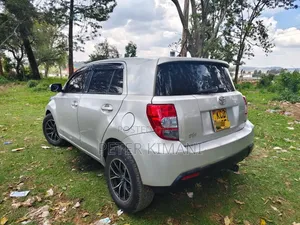 Toyota IST 2010 Silver