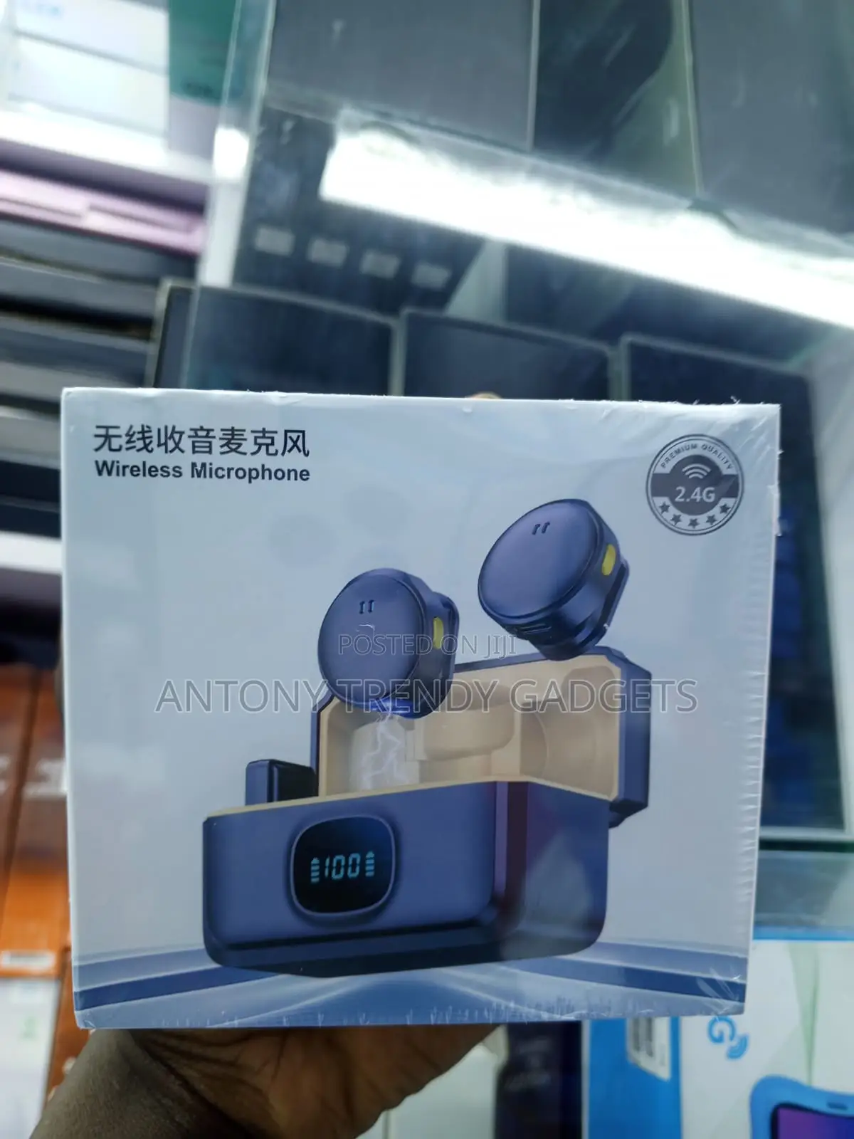 Q8 Wireless Lapel Mic With Digital Battery Display 2 Mics