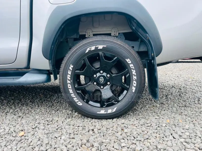 Toyota Hilux 2019 Silver