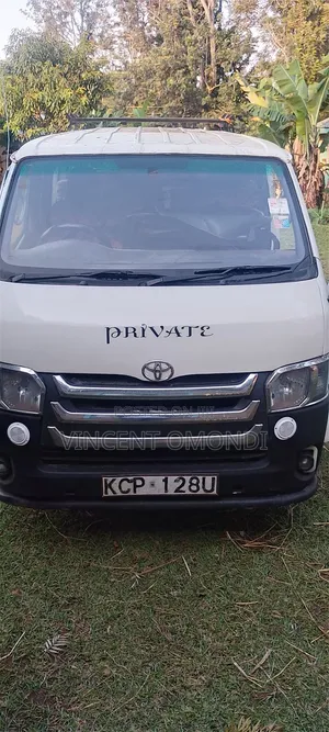 Toyota HiAce 2016 White