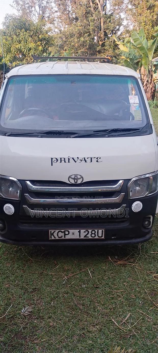 Toyota HiAce 2016 White