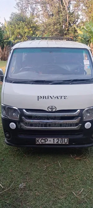 Toyota HiAce 2016 White