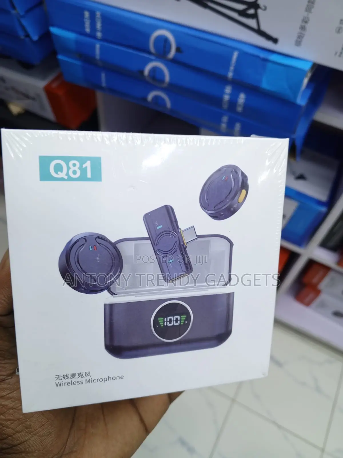 Q81 Wireless Lavalier Microphone for iPhone Android With Case