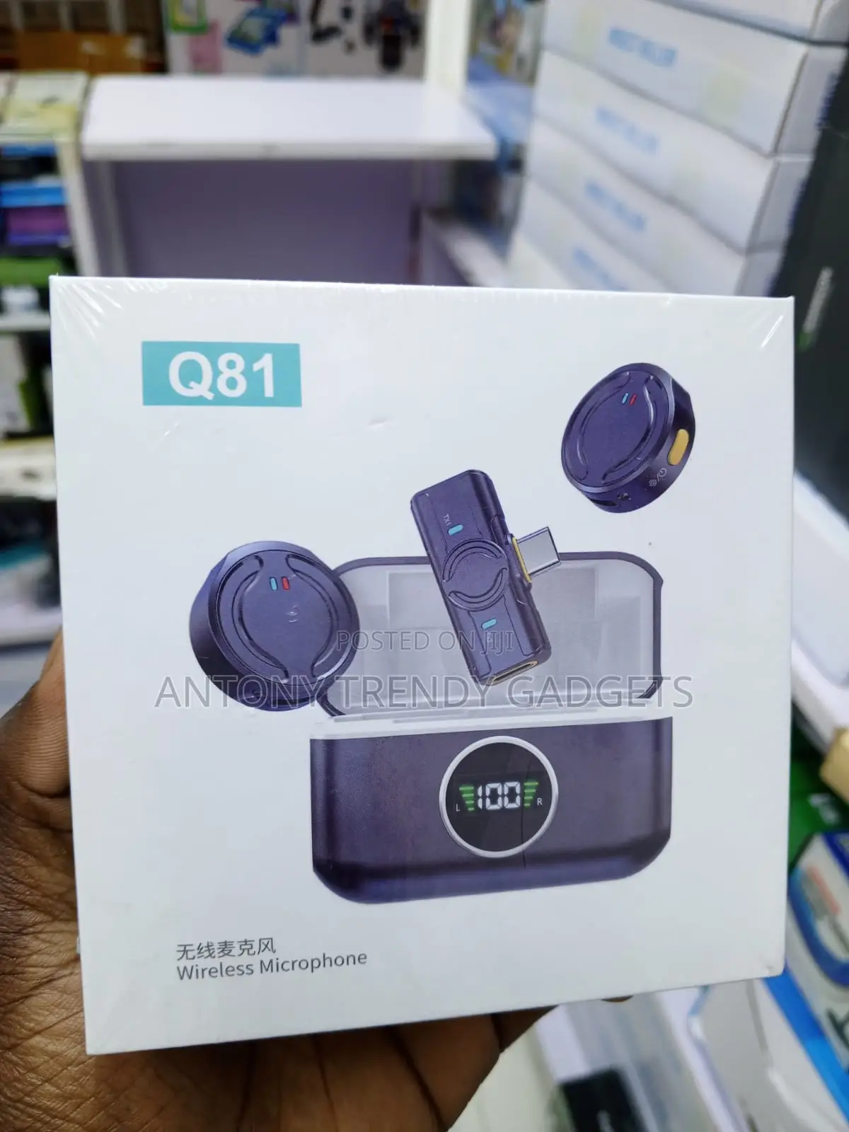 Q81 Wireless Clip-on Lapel Mic With Noise Reduction Display