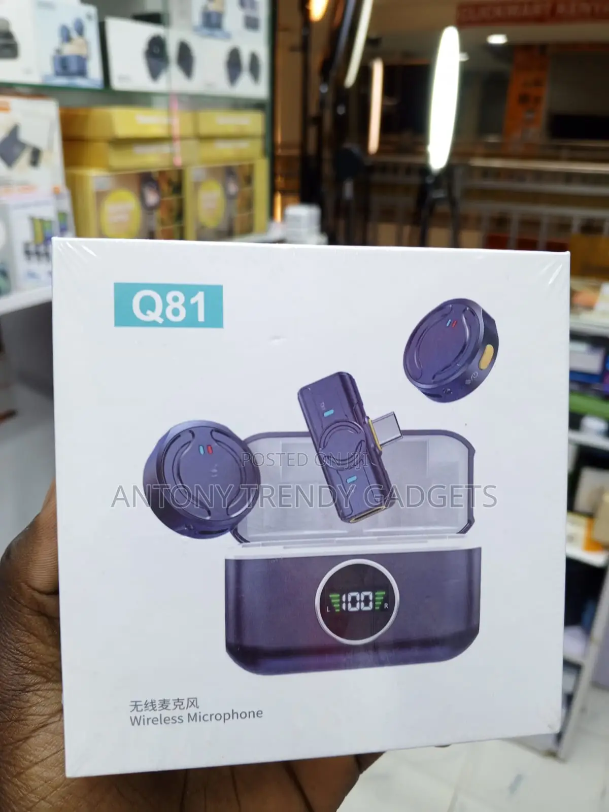 Q81 Magnetic Wireless Microphone With Digital Charging Case