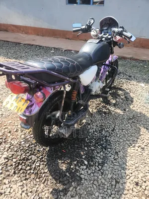 Bajaj Boxer 150 UG 2024 White