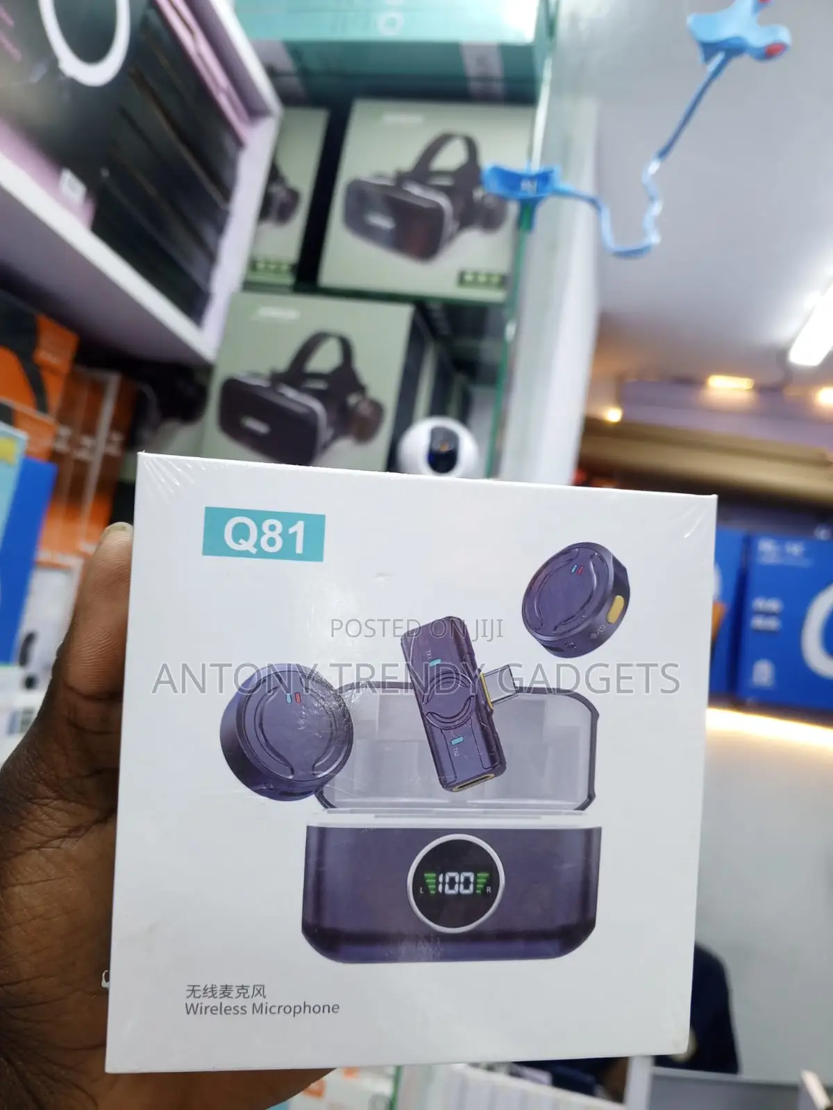 Q81 Plug Play Wireless Microphone With Charging Case