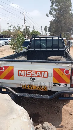 Nissan Hardbody 2000i 2006 White