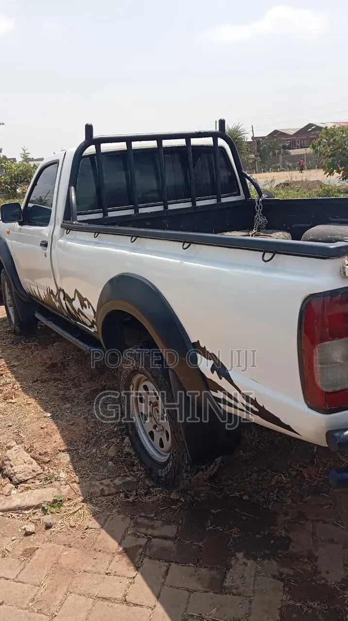 Nissan Hardbody 2000i 2006 White