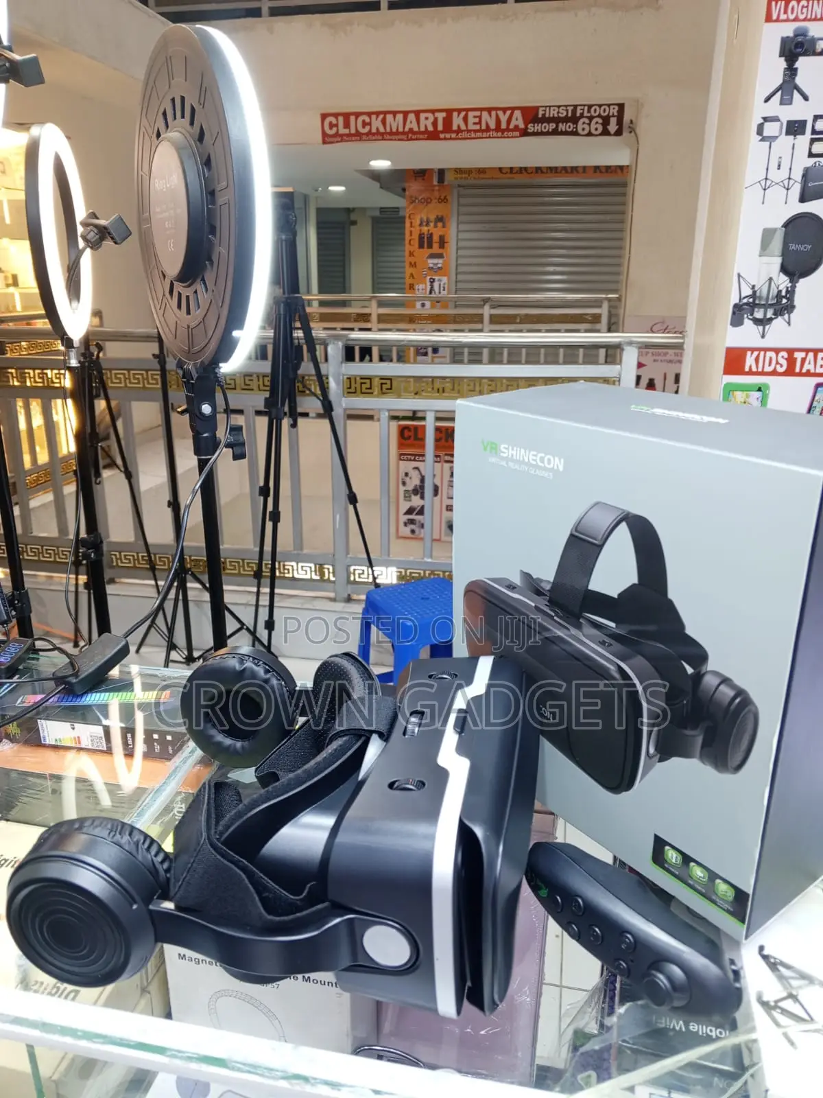 G04EA VR Headset With Stereo Headphones Wireless Gamepad