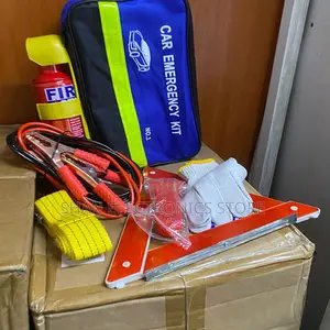 Lightweight, Compact Emergency Kit 7 in 1 Essential Auto Safety