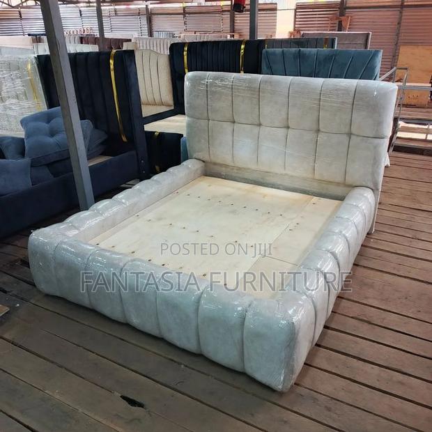 Trendy Cream Tufted Bubble Bed - 5 by 6 Ft