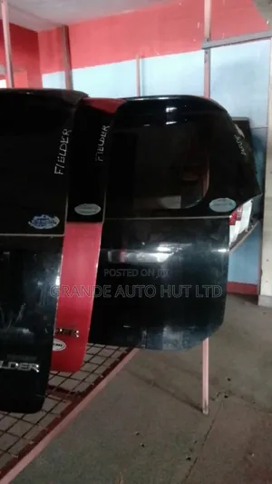 Toyota Wish Boot Tailgate