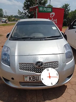 Toyota Vitz 2005 Silver