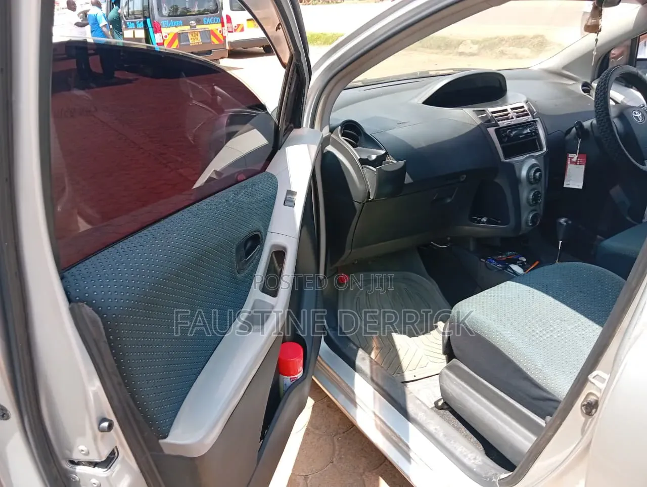 Toyota Vitz 2005 Silver
