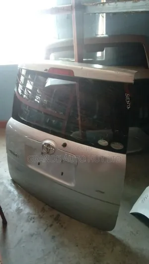 Toyota Sienta Boot/Tailgate