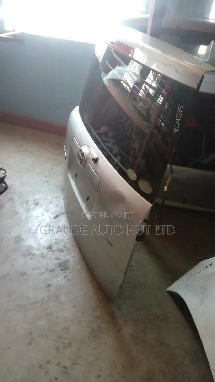 Toyota Sienta Boot/Tailgate