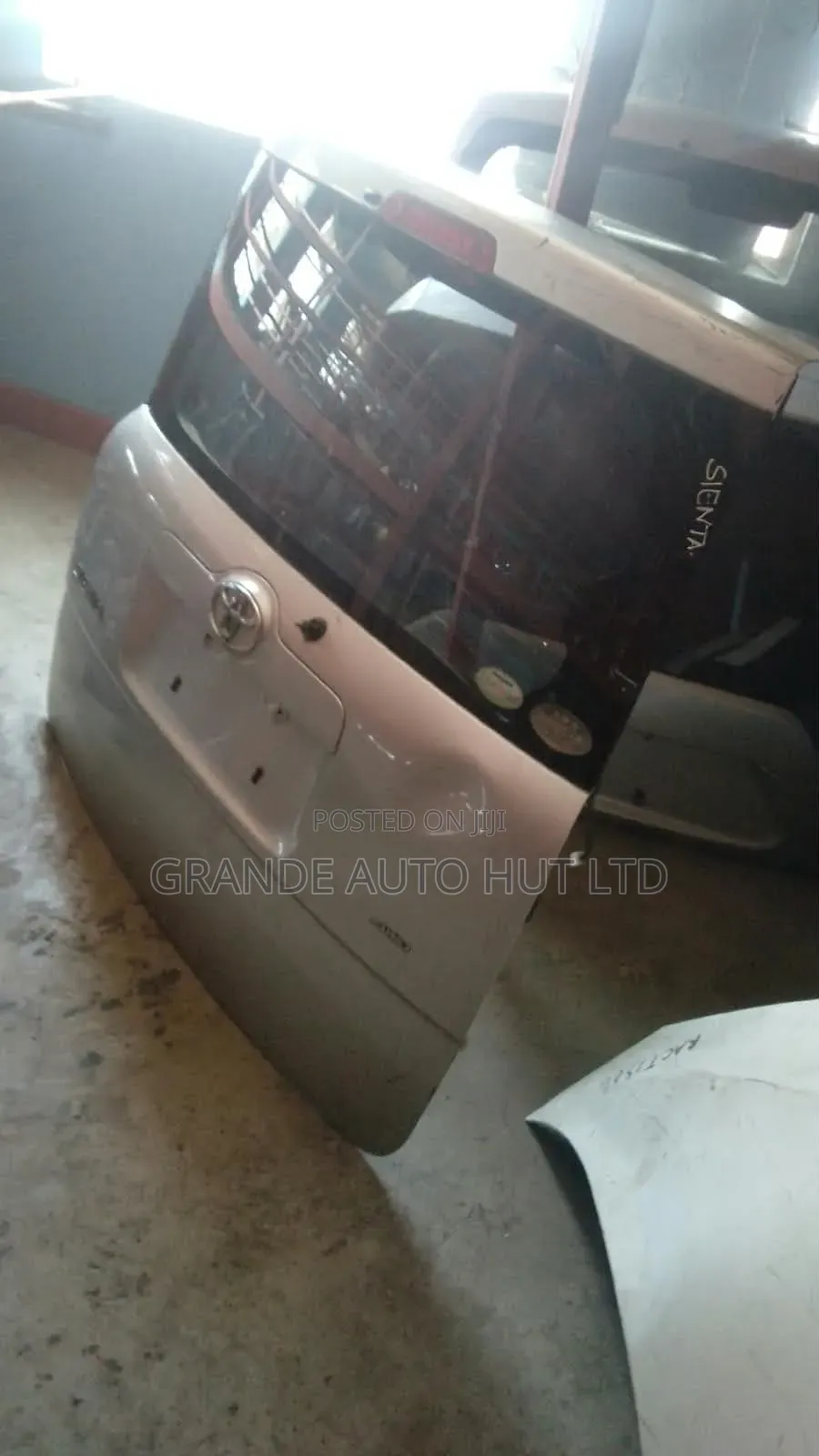 Toyota Sienta Boot/Tailgate