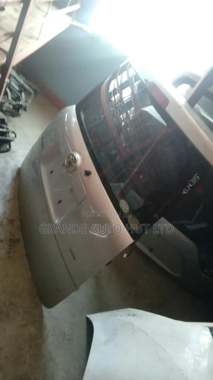 Toyota Sienta Boot/Tailgate