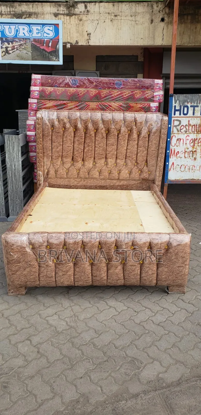 5x6 Luxury Chesterfield Tufted Bed Frame