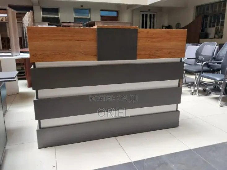 Office Desk : 1.4M Reception Custom Desk