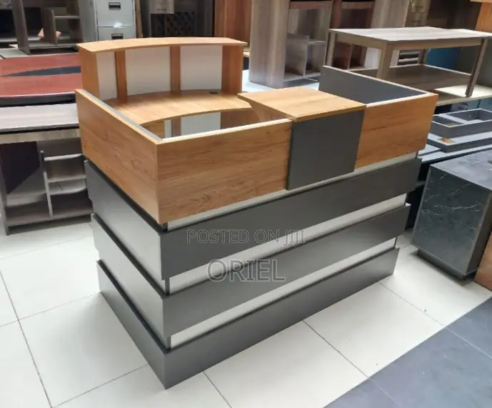 Office Desk : 1.4M Reception Custom Desk