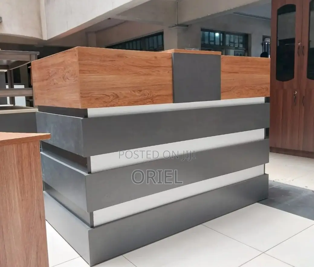 Office Desk : 1.4M Reception Custom Desk