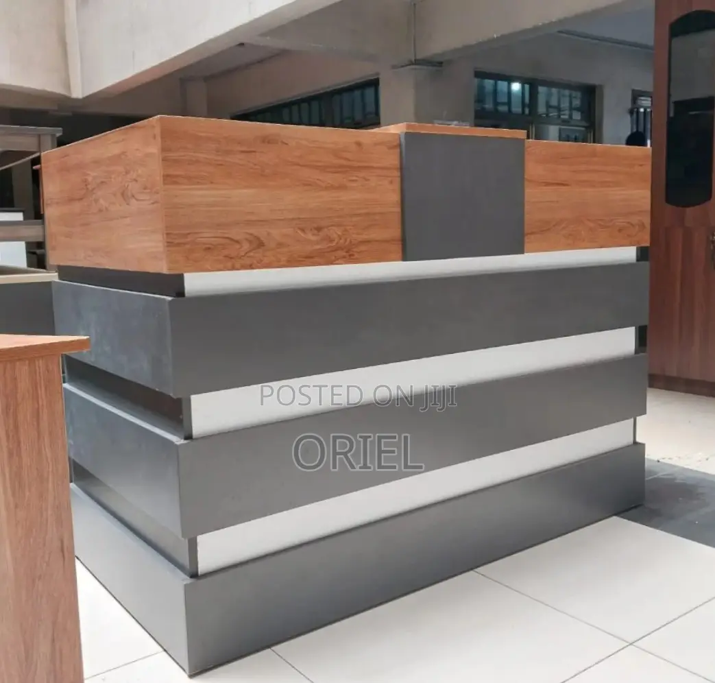 Office Desk : 1.4M Reception Custom Desk