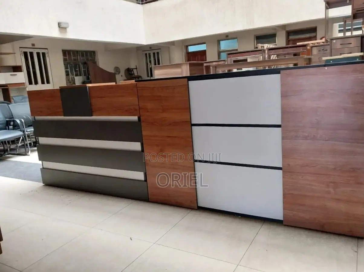 Office Desk : 1.4M Reception Custom Desk