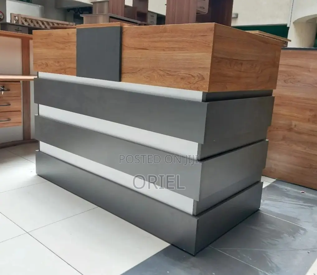 Office Desk : 1.4M Reception Custom Desk