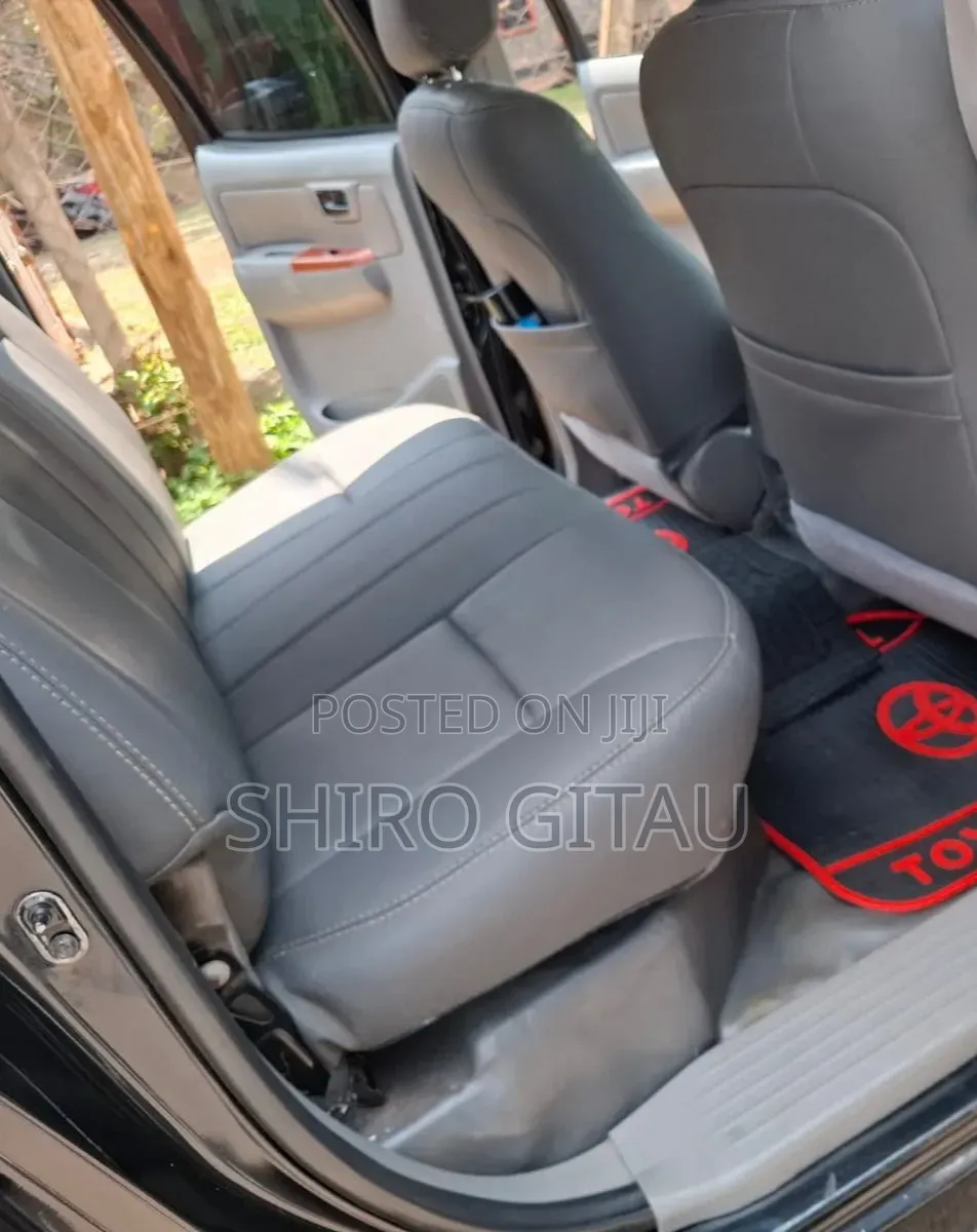 Toyota Hilux 2011 Black